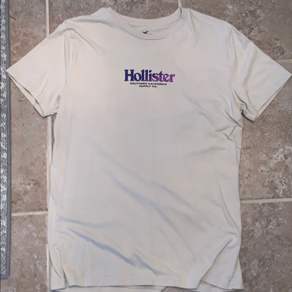Hollister tan T-shirt (M)